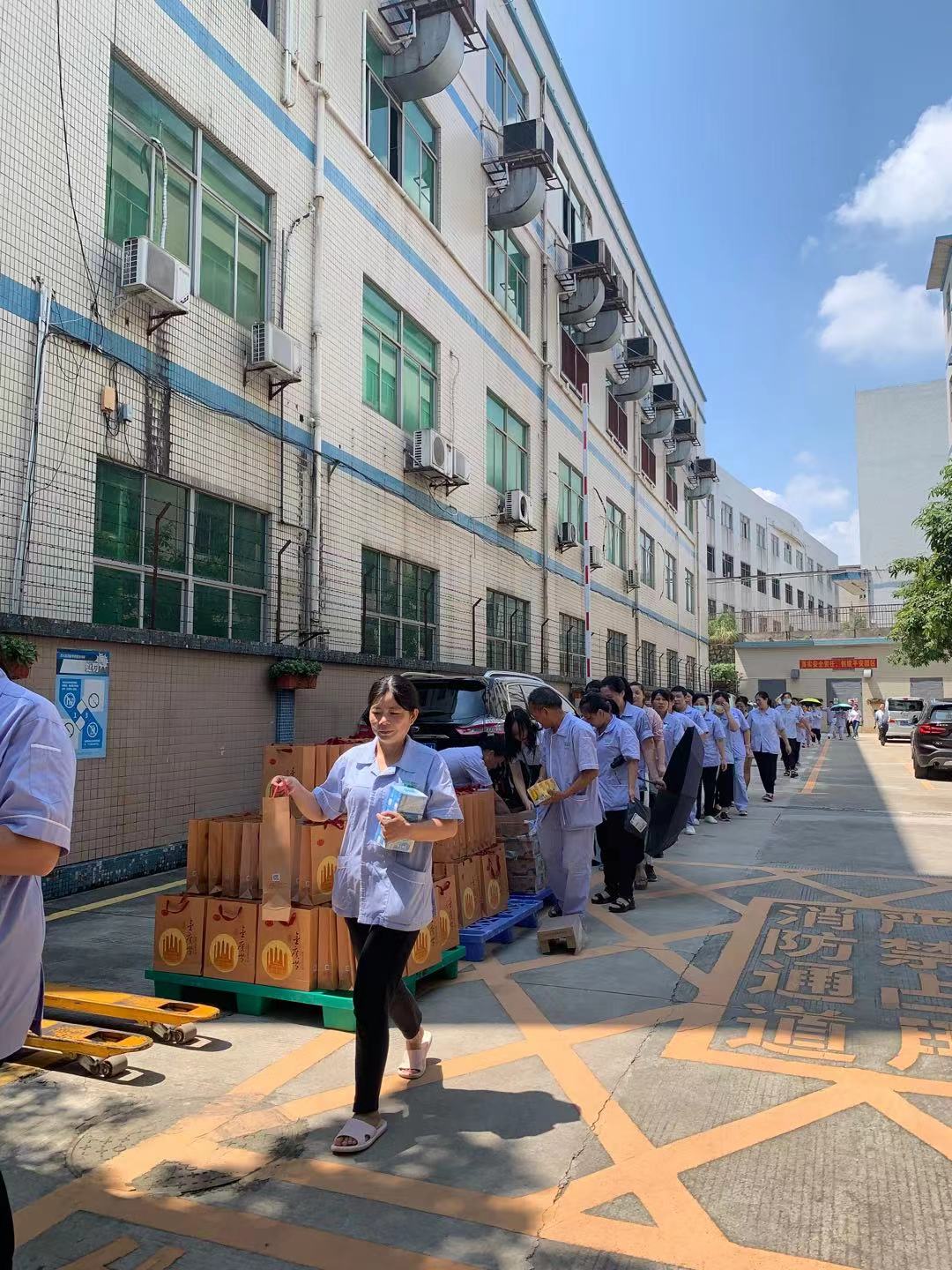 手机看片在线化妝用品（深圳）有限公司預祝大家度過一個平安祥和、喜慶歡樂的中秋假期！